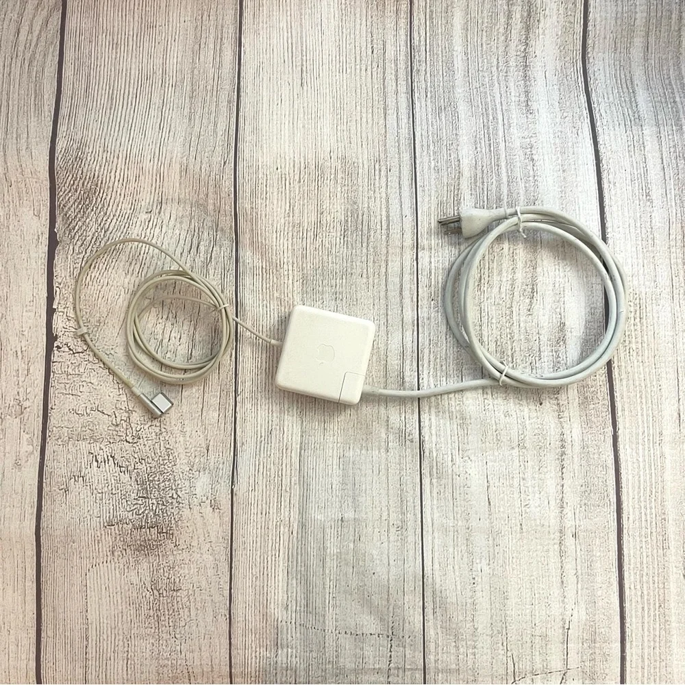 APPLE 85W MagSafe Power Adapter for 15- and 17-inch MacBook Pro